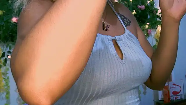 Snapshot of Crysrus chatting on February 23, 2025, 12:19 am Crysrus online show from February 23, 2025, 12:19 am