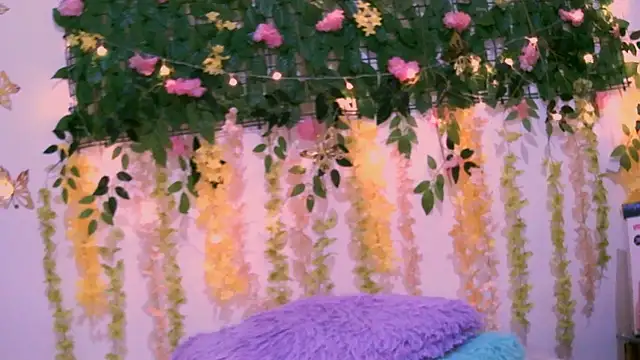 Snapshot of Crysrus chatting on February 23, 2025, 3:24 am Crysrus online show from February 23, 2025, 3:24 am