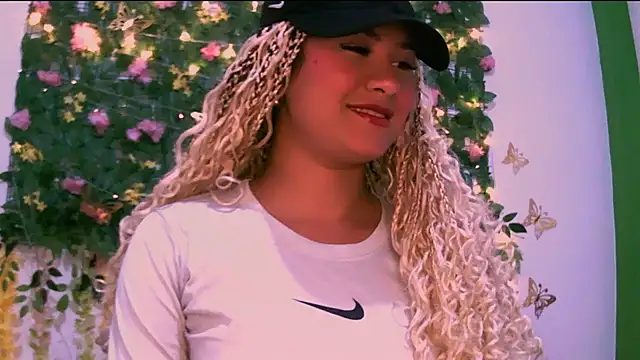 Snapshot of Crysrus chatting on November 13, 2025, 12:09 am Crysrus online show from November 13, 2025, 12:09 am