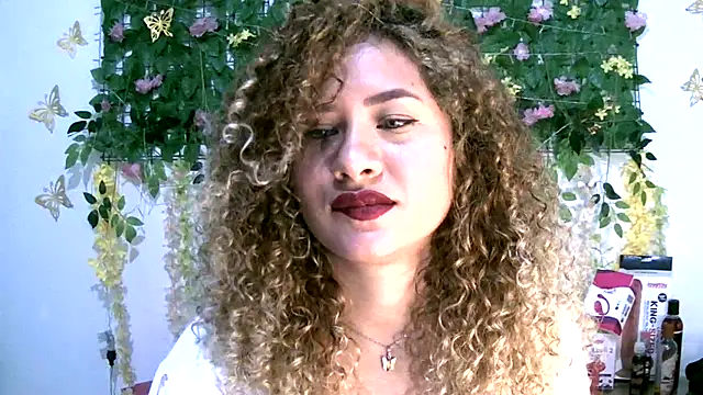 Snapshot of Crysrus chatting on February 22, 2026, 7:45 pm Crysrus online show from February 22, 2026, 7:45 pm