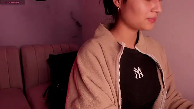 lara madisson online show from January 16, 2026, 4:16 am