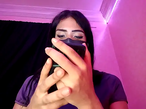 ---sophia--- online show from October 3, 2025, 9:01 pm