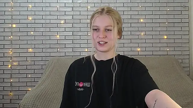 Snapshot of EmiliaDuchess chatting on December 10, 2024, 11:54 am EmiliaDuchess online show from December 10, 2024, 11:54 am