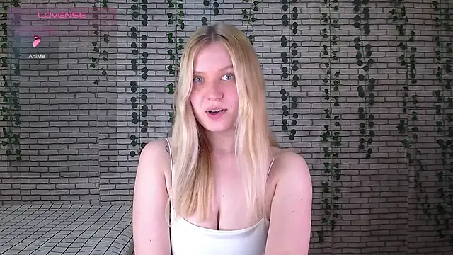 Snapshot of EmiliaDuchess chatting on October 11, 2025, 11:42 am EmiliaDuchess online show from October 11, 2025, 11:42 am