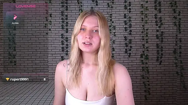 Snapshot of EmiliaDuchess chatting on October 13, 2025, 9:53 am EmiliaDuchess online show from October 13, 2025, 9:53 am