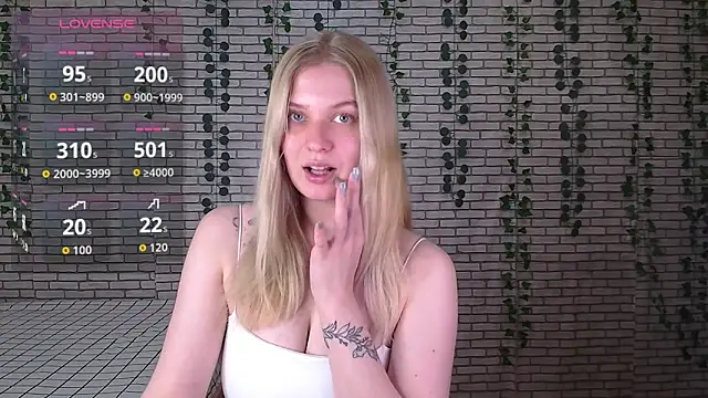 Snapshot of EmiliaDuchess chatting on October 15, 2025, 9:53 am EmiliaDuchess online show from October 15, 2025, 9:53 am