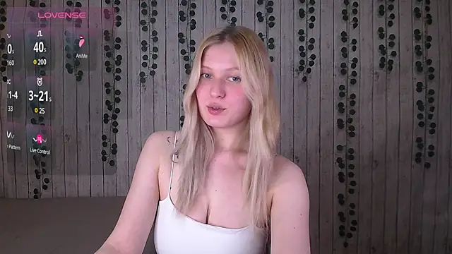 Snapshot of EmiliaDuchess chatting on November 25, 2025, 2:39 pm EmiliaDuchess online show from November 25, 2025, 2:39 pm