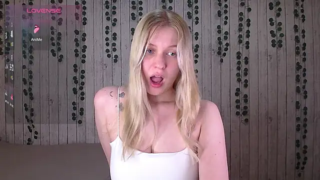 Snapshot of EmiliaDuchess chatting on December 20, 2025, 12:23 pm EmiliaDuchess online show from December 20, 2025, 12:23 pm