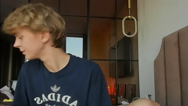 agelandreww online show from April 28, 2026, 4:01 pm