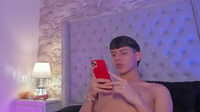 Kev jenner online show from December 20, 2024, 10:22 pm