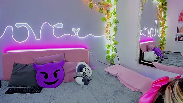 YouliteSllut2 online show from December 29, 2024, 1:13 am