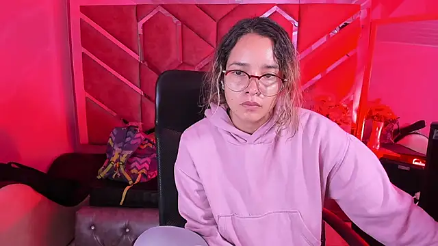 Snapshot of Olivia_Fox69 chatting on February 9, 2026, 4:16 am Olivia Fox69 online show from February 9, 2026, 4:16 am