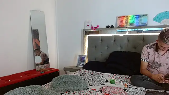 parejacaliente20154 online show from January 15, 2025, 12:04 pm