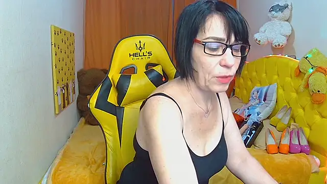 Snapshot of SandraHormas chatting on February 15, 2025, 2:22 pm SandraHormas online show from February 15, 2025, 2:22 pm