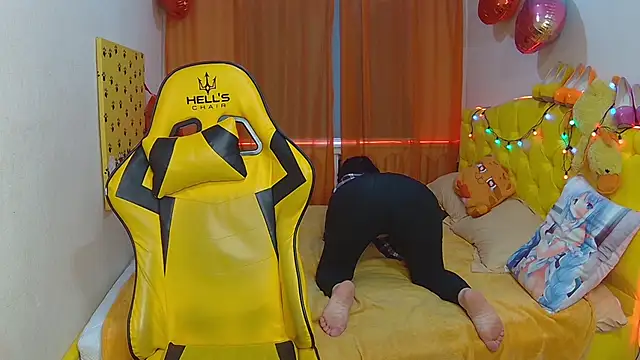 Snapshot of SandraHormas chatting on March 10, 2025, 2:16 pm SandraHormas online show from March 10, 2025, 2:16 pm