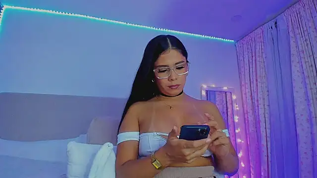 Snapshot of VIDEO_SALE_4_YOU chatting on May 19, 2026, 11:22 pm VIDEO SALE 4 YOU online show from May 19, 2026, 11:22 pm