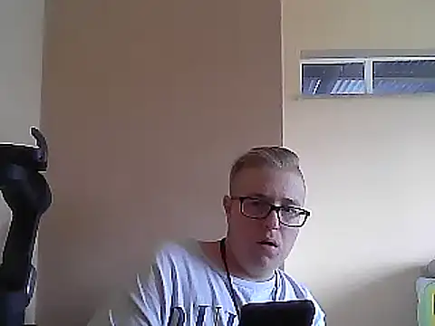 bisexualboy05 online show from January 13, 2025, 8:26 am