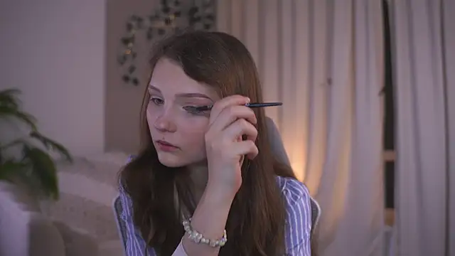 CindyGarrison online show from November 5, 2025, 11:05 pm