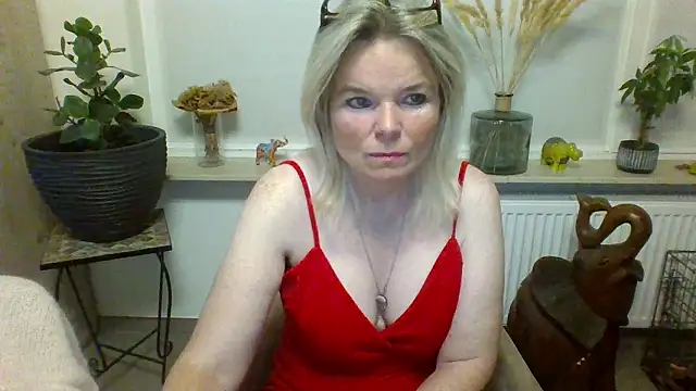 Snapshot of clwm chatting on October 10, 2025, 6:12 am clwm online show from October 10, 2025, 6:12 am