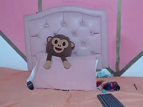 Madeline Woods online show from October 13, 2025, 2:50 pm