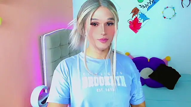 TaylorMon online show from October 11, 2025, 1:38 am