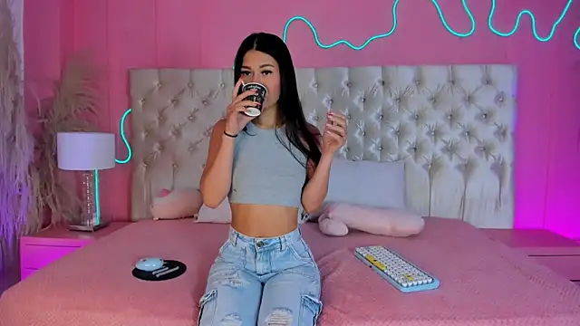 Julieta Cortes   online show from February 25, 2026, 12:04 pm