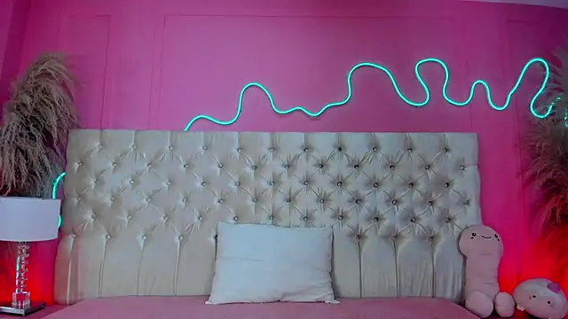 Julieta Cortes   online show from March 24, 2026, 12:43 pm