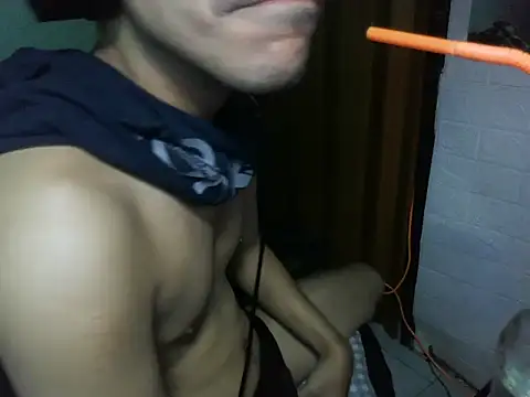 cloudyth1994 online show from November 17, 2025, 12:55 pm