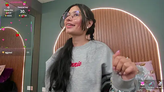 NayeCloud online show from October 14, 2025, 3:40 am