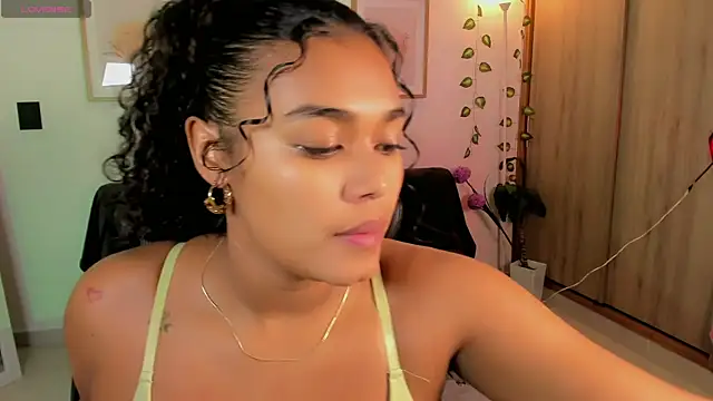 Snapshot of aleja_montiel__ chatting on May 22, 2026, 12:55 pm aleja montiel online show from May 22, 2026, 12:55 pm
