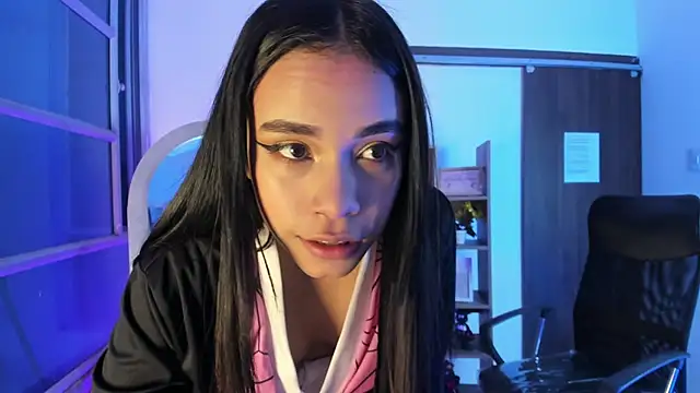 Jasmin Skinny online show from October 31, 2025, 3:40 am