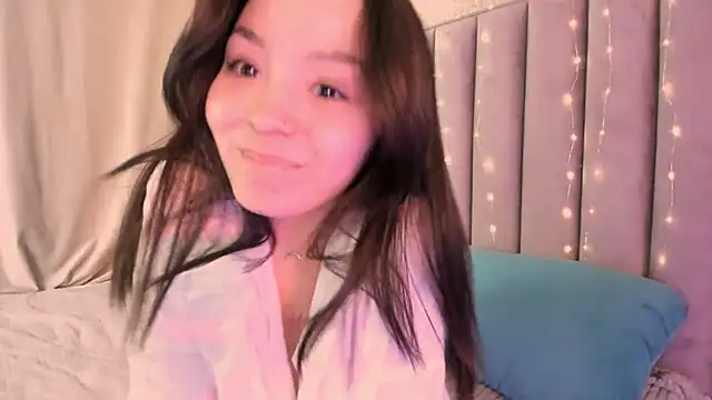 TaiteGloss online show from March 9, 2025, 10:19 pm