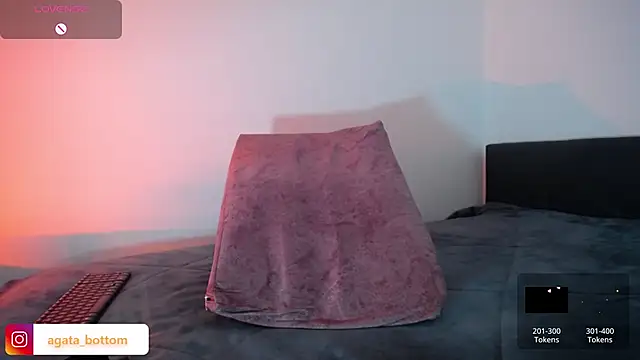 NewAgatha Bolton online show from November 12, 2025, 5:35 pm