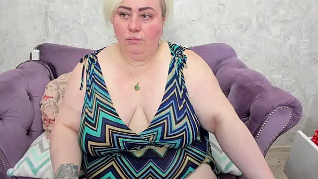 Snapshot of fashiona chatting on January 15, 2025, 8:48 pm fashiona online show from January 15, 2025, 8:48 pm