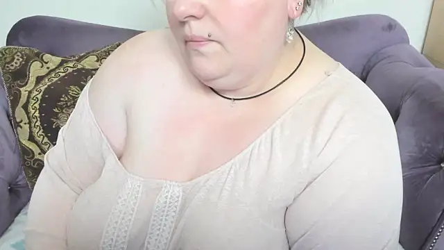 Snapshot of fashiona chatting on October 25, 2025, 9:42 pm fashiona online show from October 25, 2025, 9:42 pm