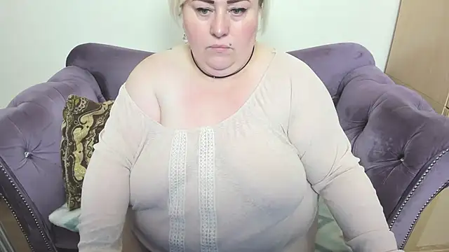 Snapshot of fashiona chatting on November 1, 2025, 9:44 am fashiona online show from November 1, 2025, 9:44 am