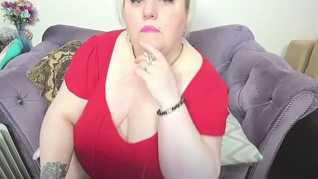 Snapshot of fashiona chatting on November 18, 2025, 9:58 am fashiona online show from November 18, 2025, 9:58 am