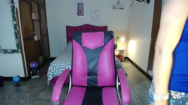 danielle rose 1 online show from January 6, 2025, 8:07 pm