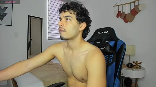 mateoleonee online show from February 16, 2025, 6:43 pm