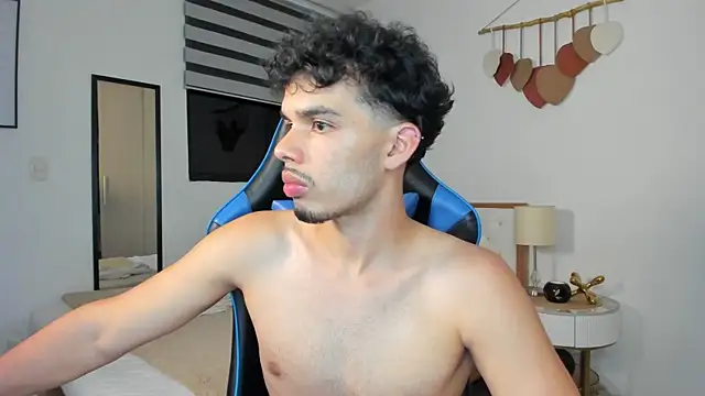 mateoleonee online show from February 25, 2025, 3:52 am