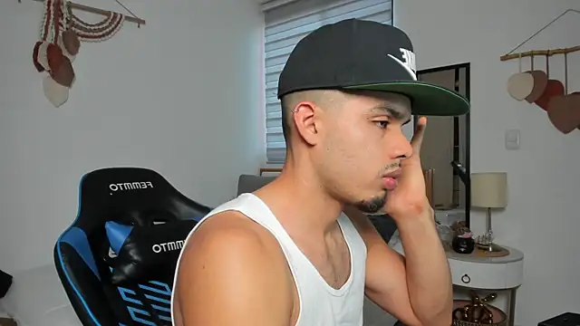 mateoleonee online show from March 4, 2026, 7:42 pm