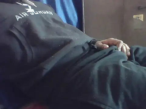 hot to handel online show from December 23, 2025, 5:05 am