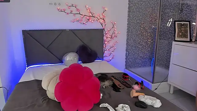 CassieEvans online show from October 8, 2025, 5:49 am