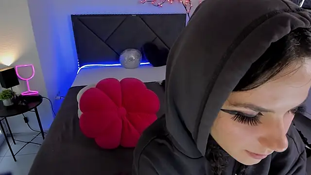 CassieEvans online show from October 18, 2025, 5:32 am