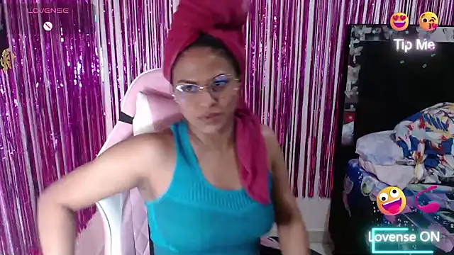 SweetAlmaa online show from March 29, 2026, 10:10 pm