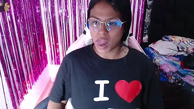 SweetAlmaa online show from April 15, 2026, 7:58 pm