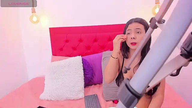 Ema Stone65 online show from December 11, 2024, 11:00 pm