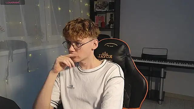 Keytaro online show from February 18, 2025, 5:42 pm