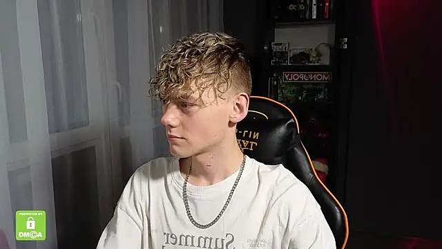 Keytaro online show from November 5, 2025, 10:32 pm