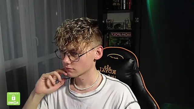 Keytaro online show from November 11, 2025, 4:01 am